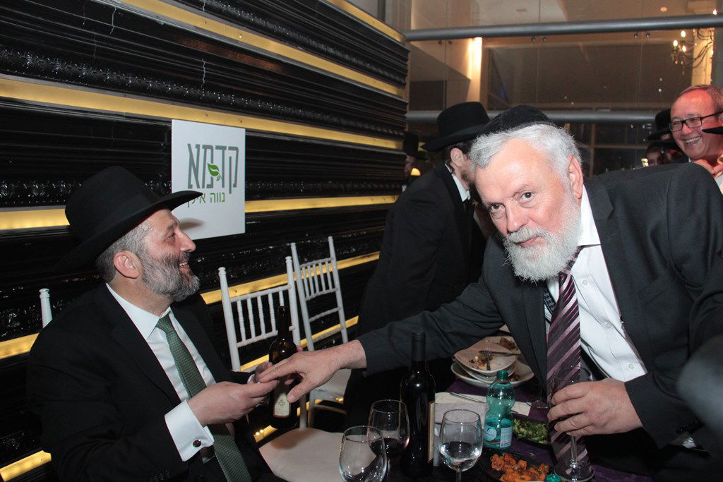 תיעוד ענק: מפגן הכוח של יו"ר ש"ס בחתונת בתו