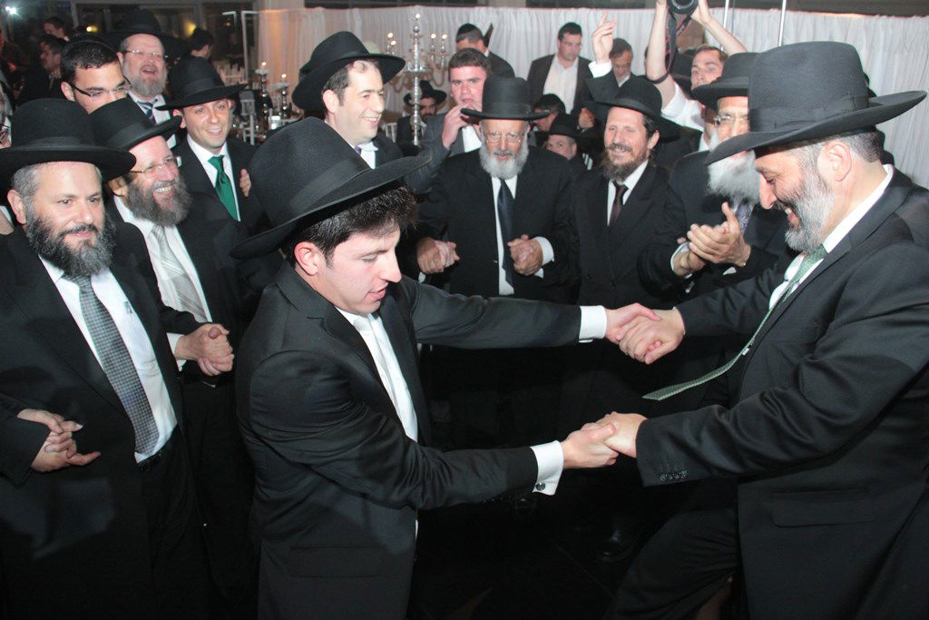 תיעוד ענק: מפגן הכוח של יו"ר ש"ס בחתונת בתו