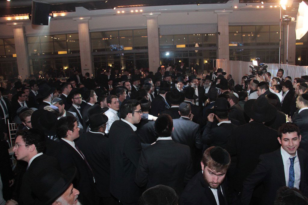 תיעוד ענק: מפגן הכוח של יו"ר ש"ס בחתונת בתו