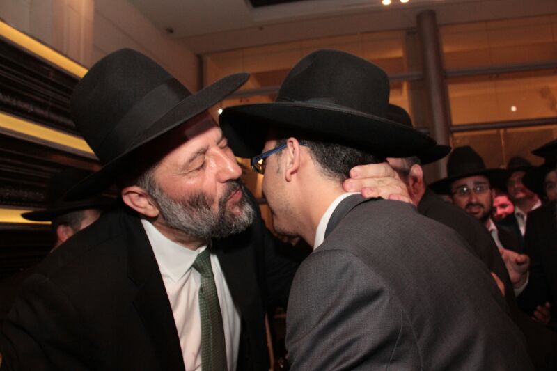 תיעוד ענק: מפגן הכוח של יו"ר ש"ס בחתונת בתו