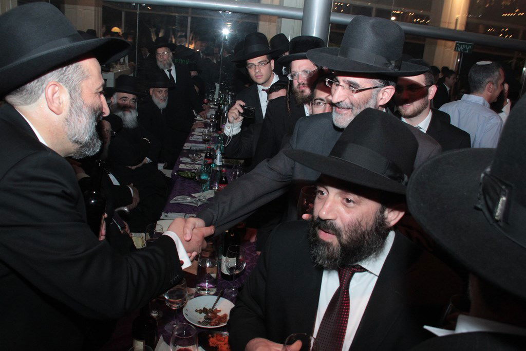 תיעוד ענק: מפגן הכוח של יו"ר ש"ס בחתונת בתו