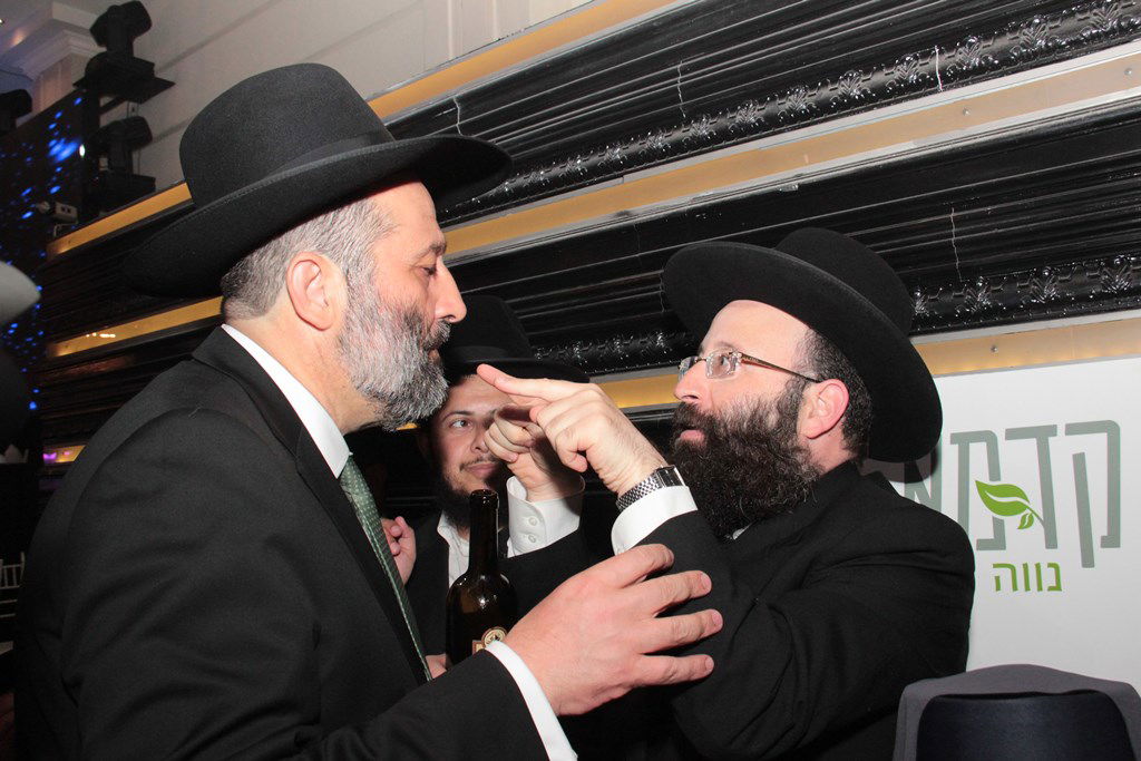 תיעוד ענק: מפגן הכוח של יו"ר ש"ס בחתונת בתו