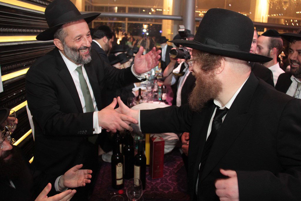 תיעוד ענק: מפגן הכוח של יו"ר ש"ס בחתונת בתו