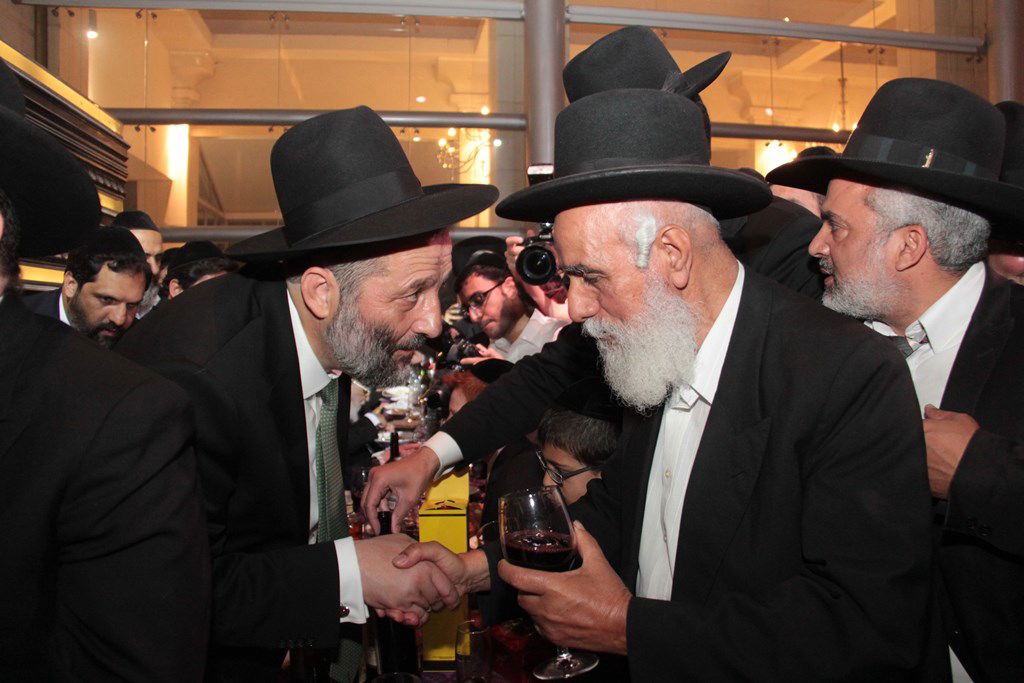 תיעוד ענק: מפגן הכוח של יו"ר ש"ס בחתונת בתו