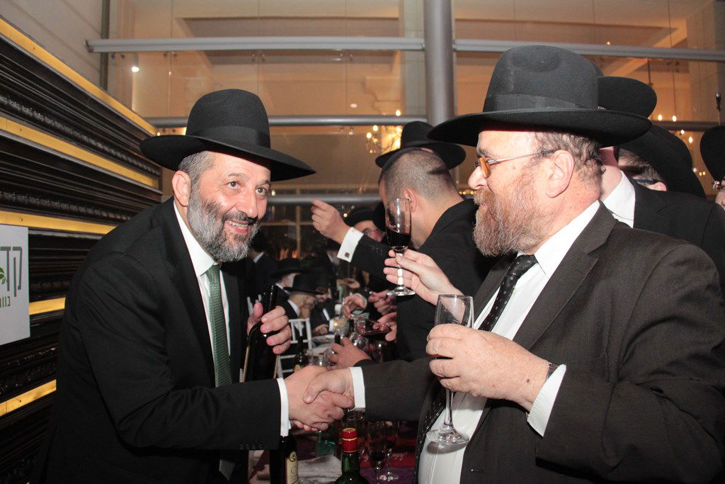 תיעוד ענק: מפגן הכוח של יו"ר ש"ס בחתונת בתו