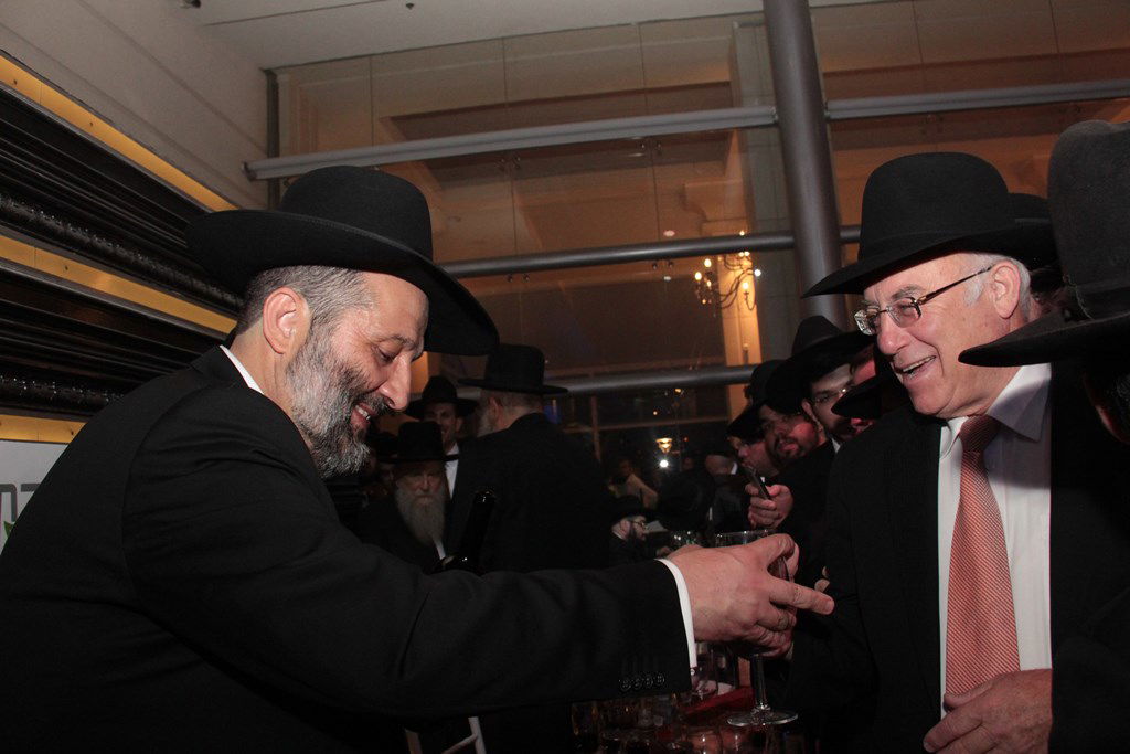 תיעוד ענק: מפגן הכוח של יו"ר ש"ס בחתונת בתו