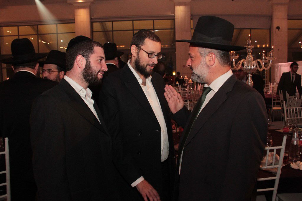 תיעוד ענק: מפגן הכוח של יו"ר ש"ס בחתונת בתו