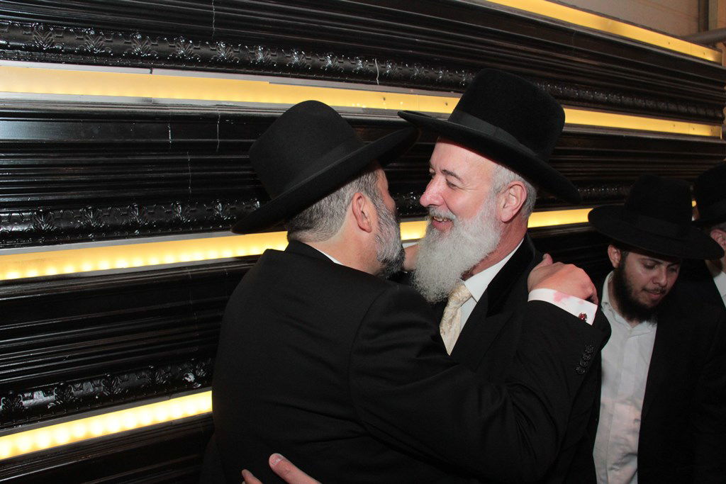 תיעוד ענק: מפגן הכוח של יו"ר ש"ס בחתונת בתו