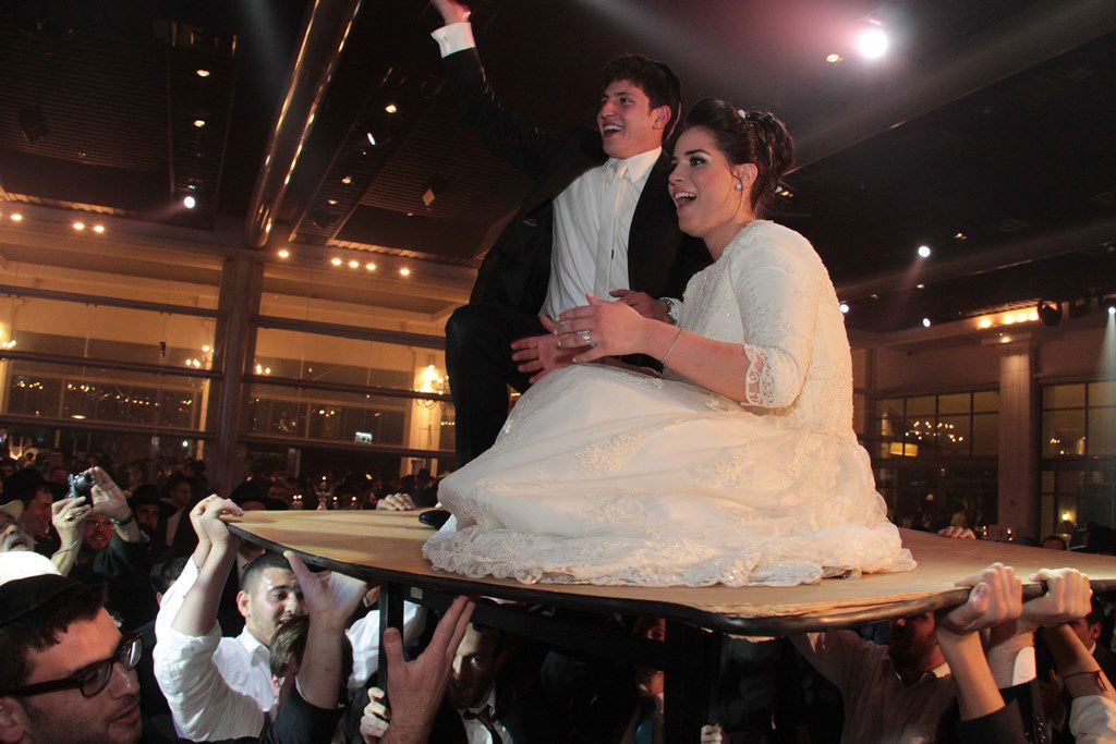 תיעוד ענק: מפגן הכוח של יו"ר ש"ס בחתונת בתו