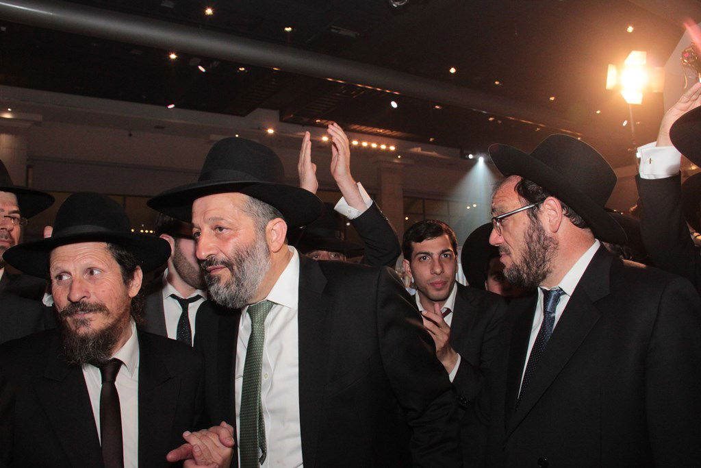 תיעוד ענק: מפגן הכוח של יו"ר ש"ס בחתונת בתו