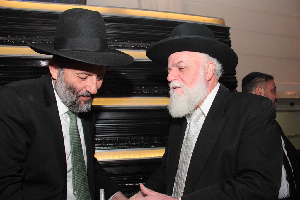 תיעוד ענק: מפגן הכוח של יו"ר ש"ס בחתונת בתו