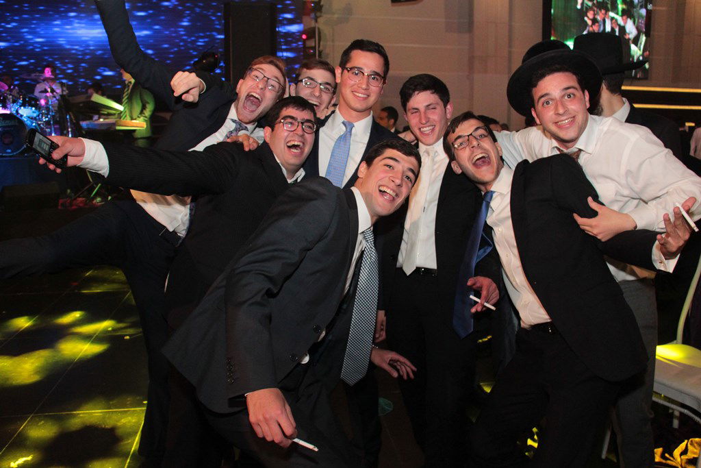 תיעוד ענק: מפגן הכוח של יו"ר ש"ס בחתונת בתו