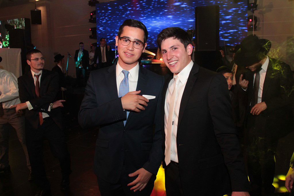 תיעוד ענק: מפגן הכוח של יו"ר ש"ס בחתונת בתו