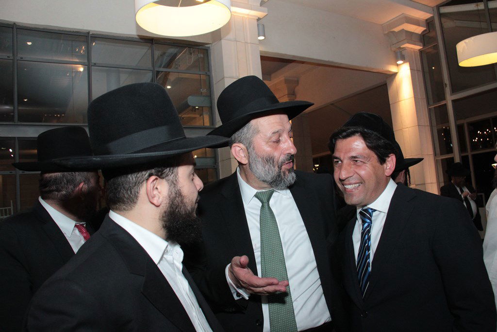 תיעוד ענק: מפגן הכוח של יו"ר ש"ס בחתונת בתו