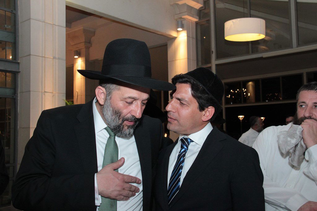 תיעוד ענק: מפגן הכוח של יו"ר ש"ס בחתונת בתו