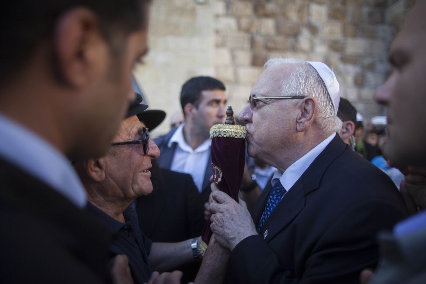 תיעוד: הנשיא הנבחר ראובן רובי ריבלין התפלל בכותל