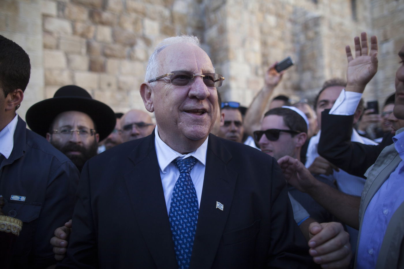 תיעוד: הנשיא הנבחר ראובן רובי ריבלין התפלל בכותל