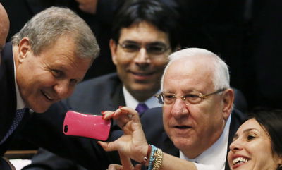 הבחירות לנשיאות: רובי ריבלין ומאיר שטרית בסלפי