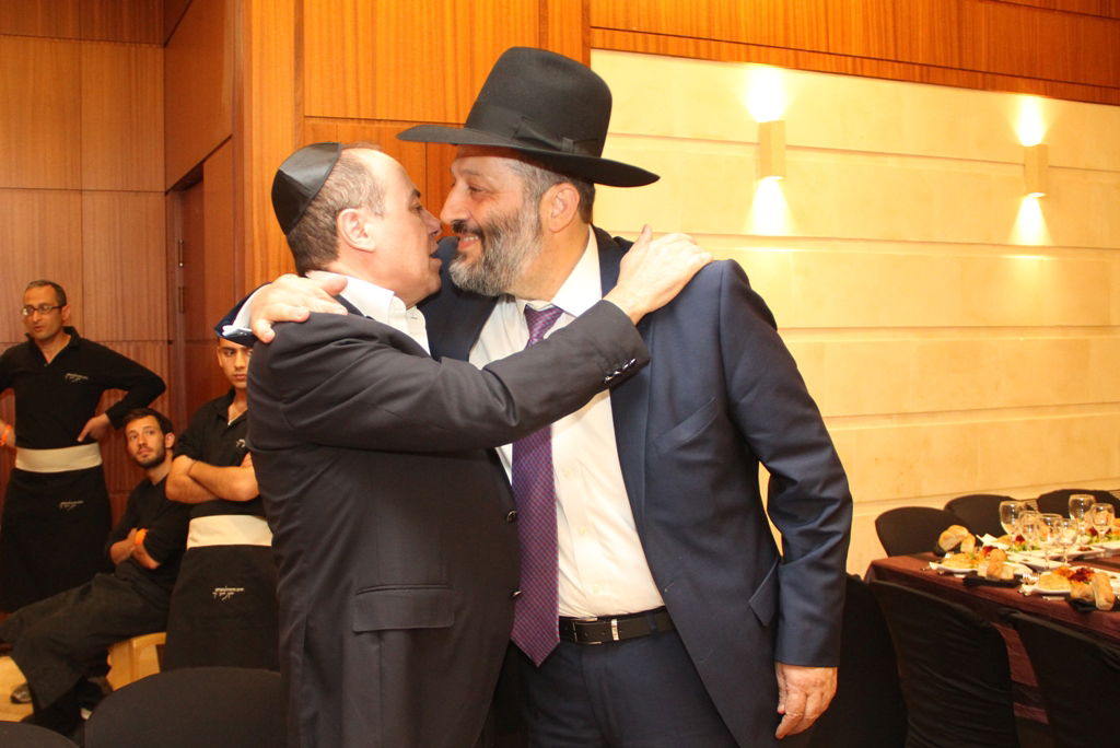 דרעי לנתניהו: "די לרדיפה הנוראה של לומדי התורה"