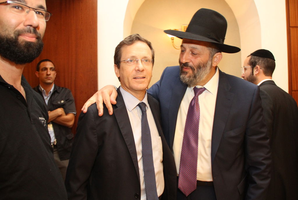 דרעי לנתניהו: "די לרדיפה הנוראה של לומדי התורה"