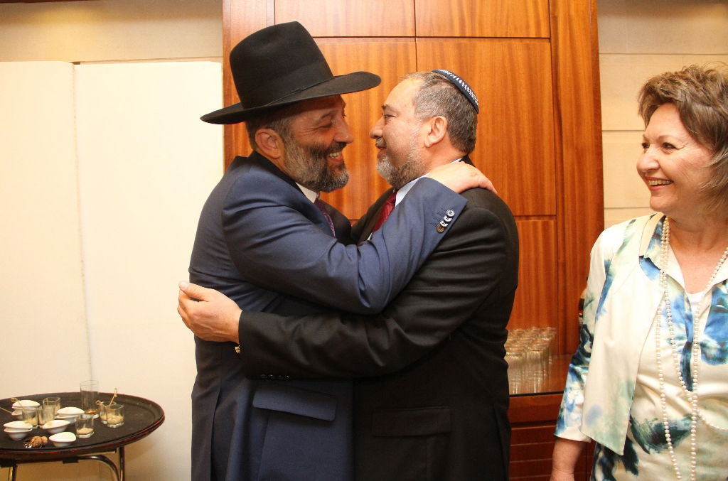 דרעי לנתניהו: "די לרדיפה הנוראה של לומדי התורה"