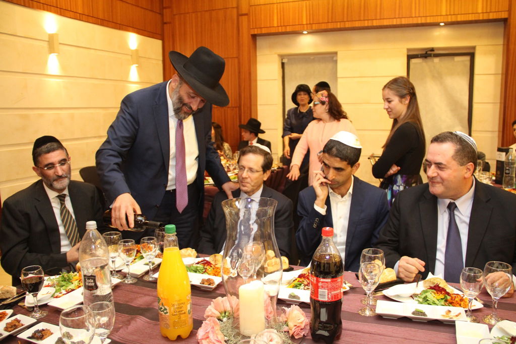 דרעי לנתניהו: "די לרדיפה הנוראה של לומדי התורה"