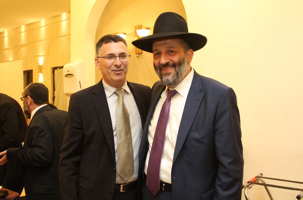 דרעי לנתניהו: "די לרדיפה הנוראה של לומדי התורה"