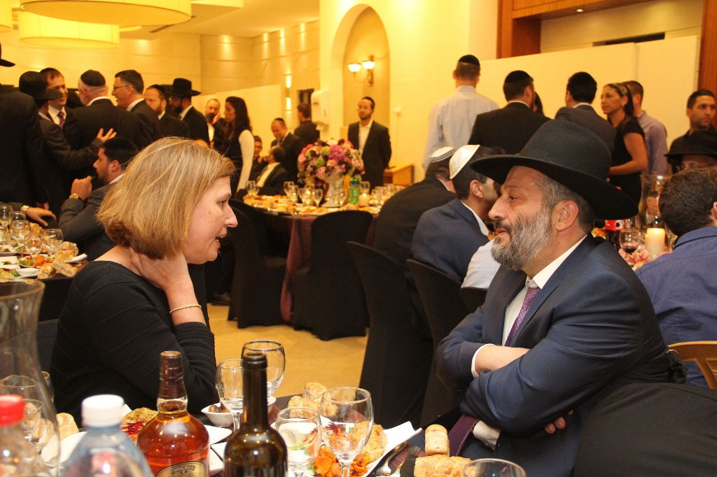 דרעי לנתניהו: "די לרדיפה הנוראה של לומדי התורה"