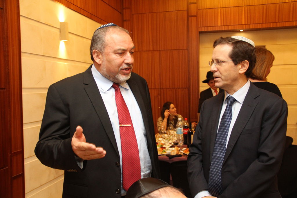 דרעי לנתניהו: "די לרדיפה הנוראה של לומדי התורה"