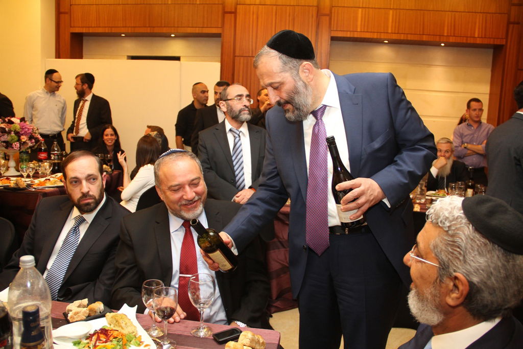 דרעי לנתניהו: "די לרדיפה הנוראה של לומדי התורה"