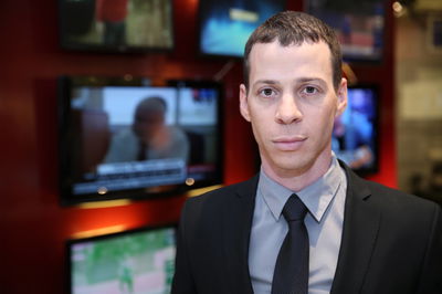 העיתונאי עמית סגל