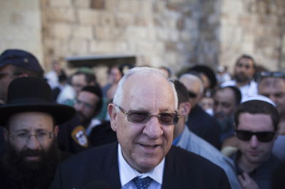 ראובן רובי ריבלין לאחר הניצחון ברחבת הכותל המערבי בירושלים