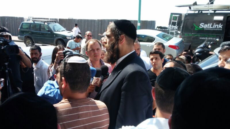 ראש העיר אלעד בראיון לתקשורת, הצהריים