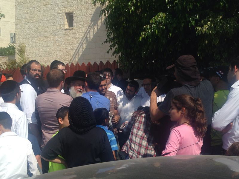 בשל החשש מחטיפת שלושה נערים: 'קול ברמה' עצר השידורים ומשמיע רצף  פרקי תהילים