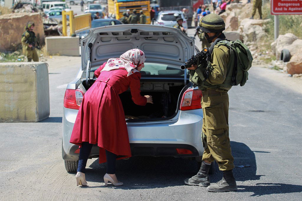 צה"ל כיתר בתים בחברון: "שני פעילי חמאס נעצרו"