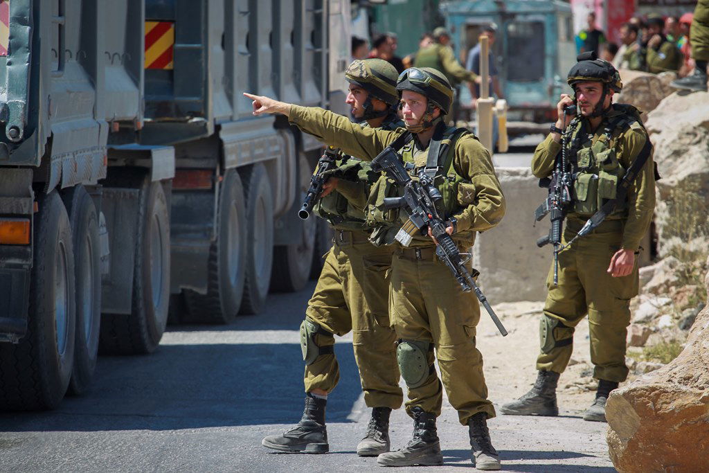 צה"ל כיתר בתים בחברון: "שני פעילי חמאס נעצרו"