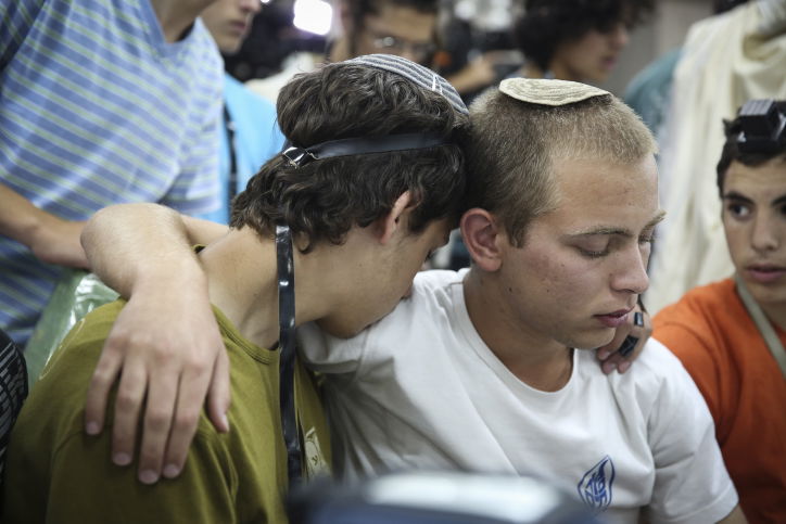 ובישיבת "מקור חיים": תפילה ודמעות • צפו בגלריה