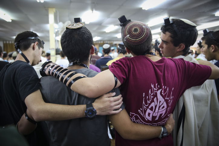 ובישיבת "מקור חיים": תפילה ודמעות • צפו בגלריה