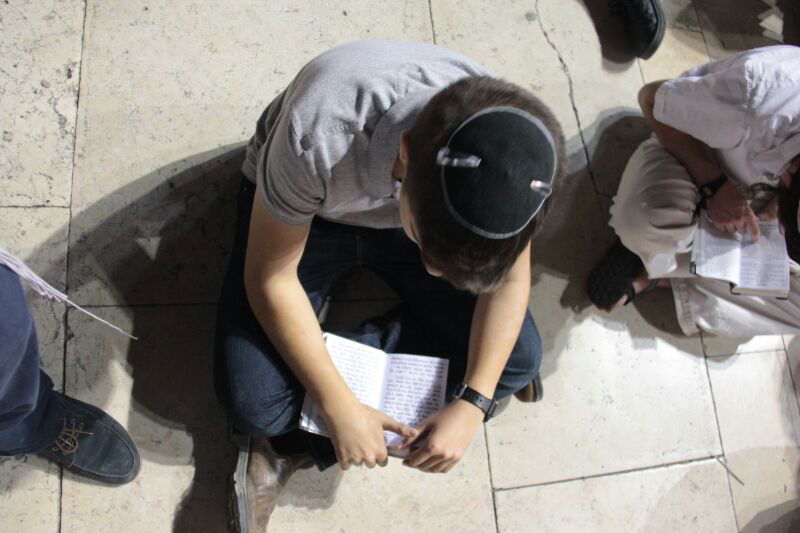 תיעוד ענק: התפילה בכותל המערבי לשלומם של שלושת החטופים