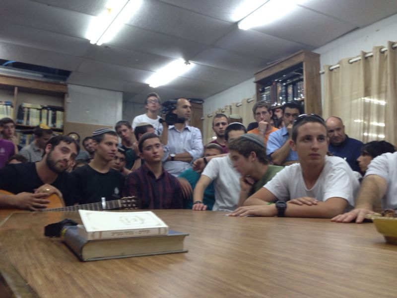 ארבע יממות לחטיפת הנערים: תפילה, שירה ותקווה