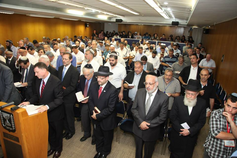 פיגוע החטיפה: עצרת תפילה במשכן הכנסת לשלום החטופים