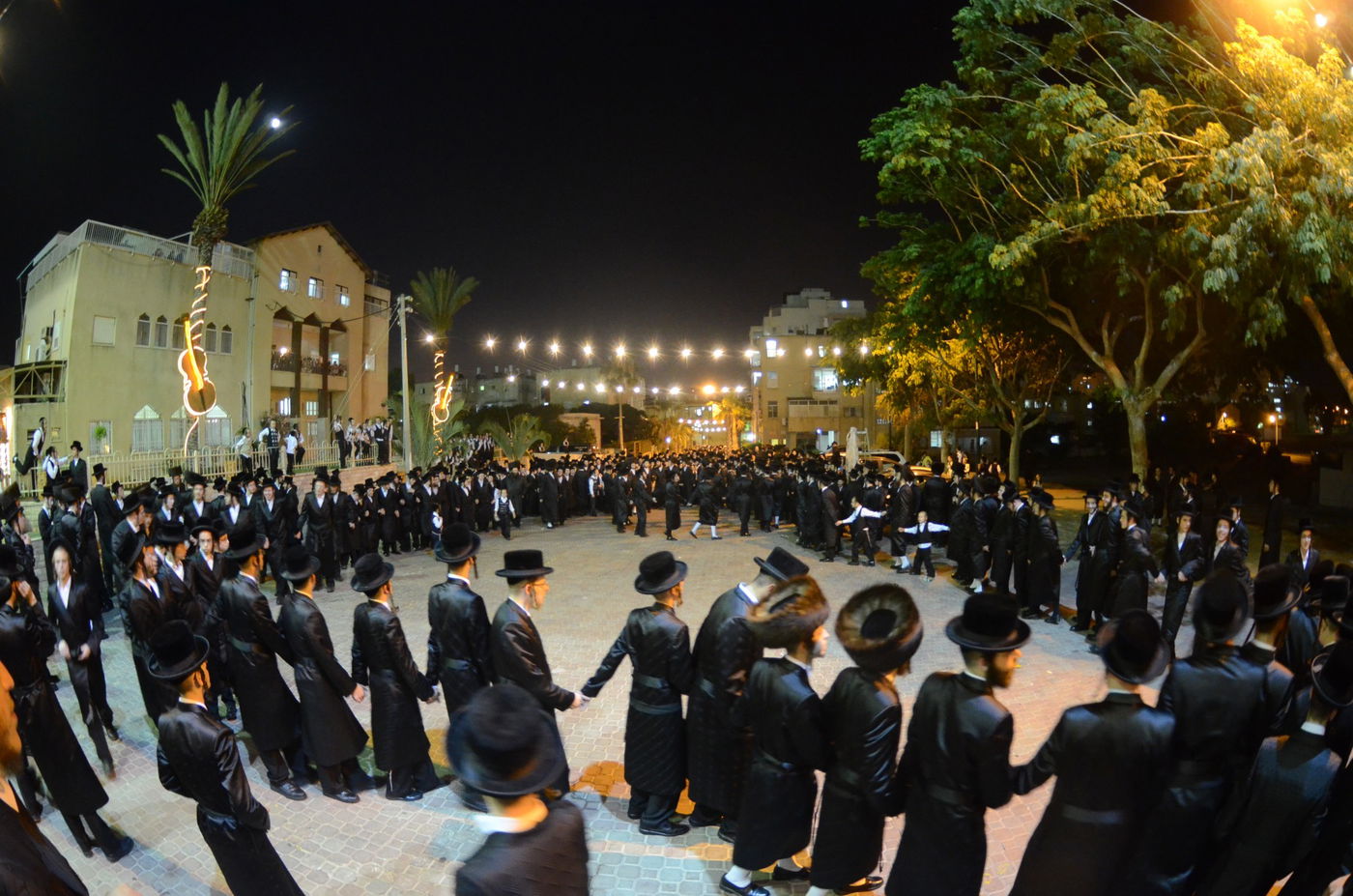 גלריה: שמחת הפארשפיל בחצר הקודש צאנז