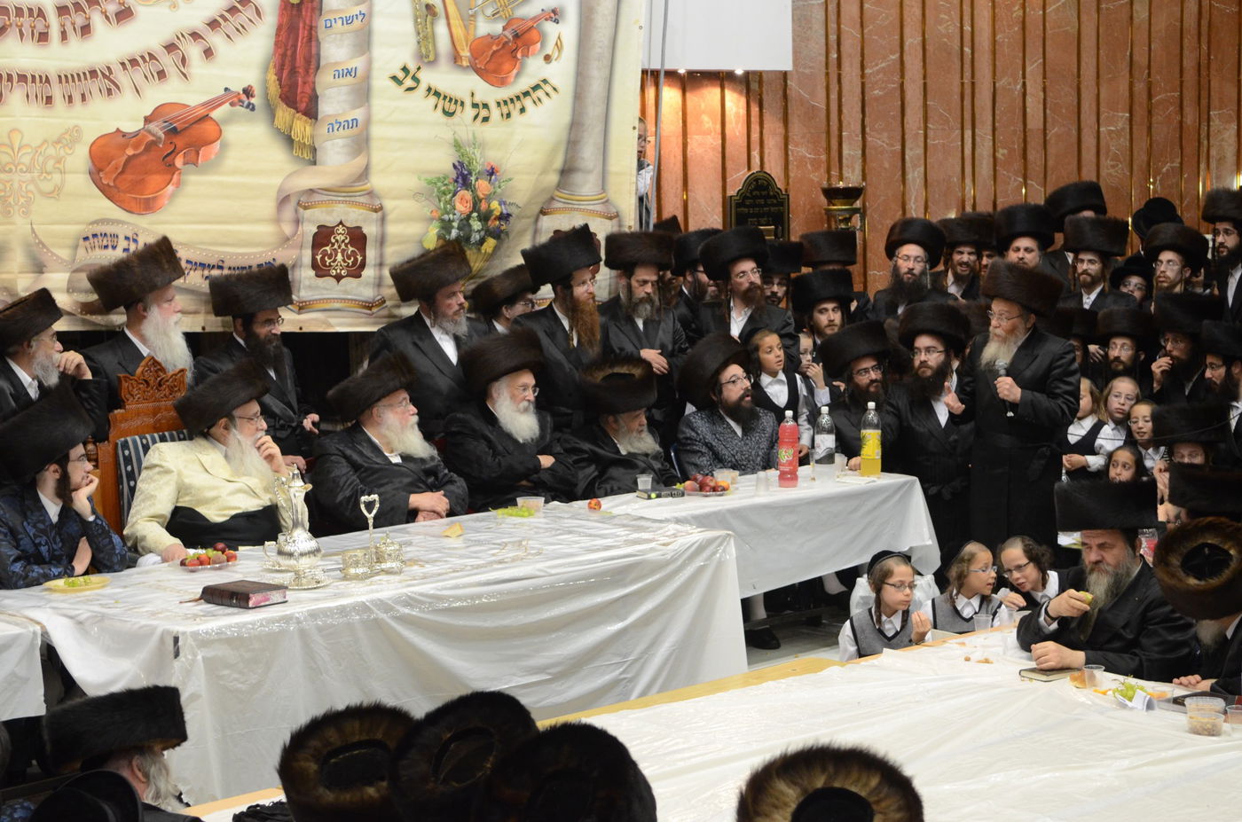 גלריה: שמחת הפארשפיל בחצר הקודש צאנז