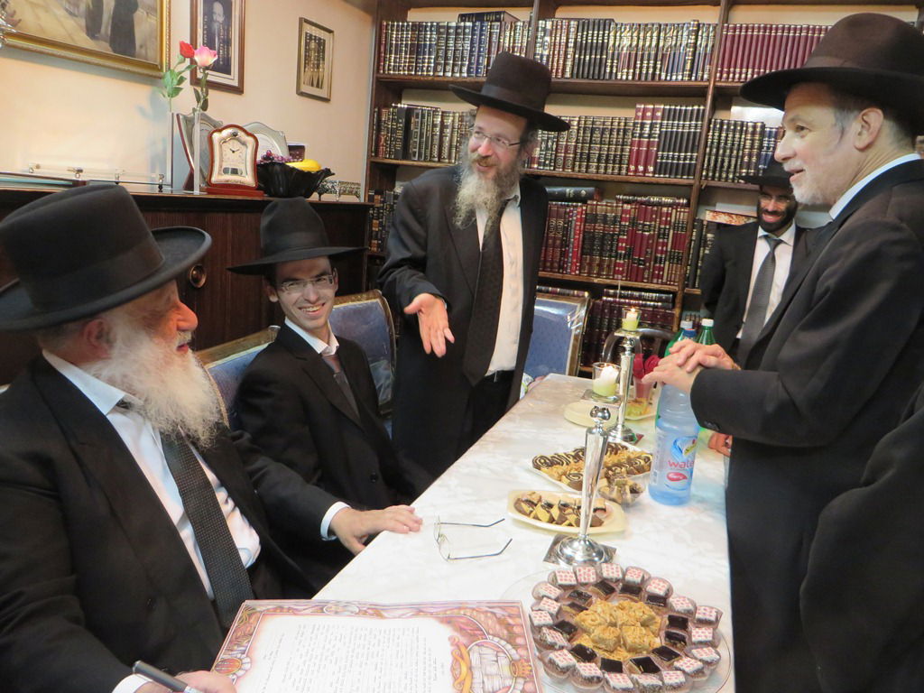 תיעוד: ראשי ישיבת פוניבז' השתדכו