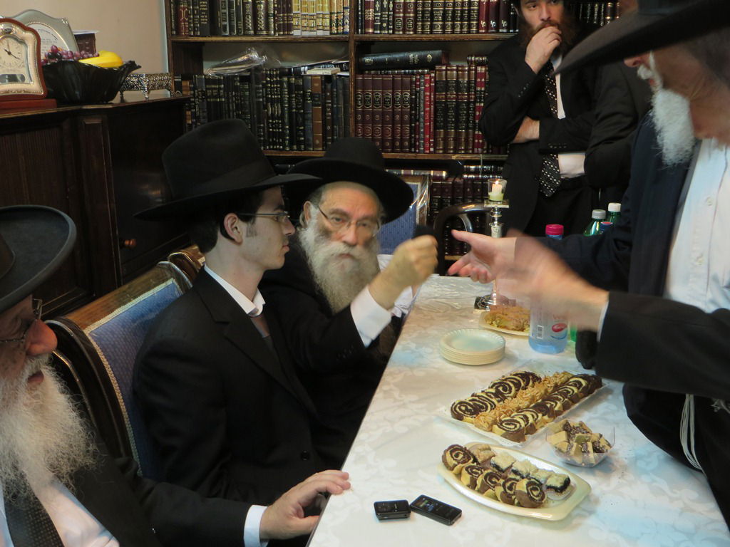 תיעוד: ראשי ישיבת פוניבז' השתדכו