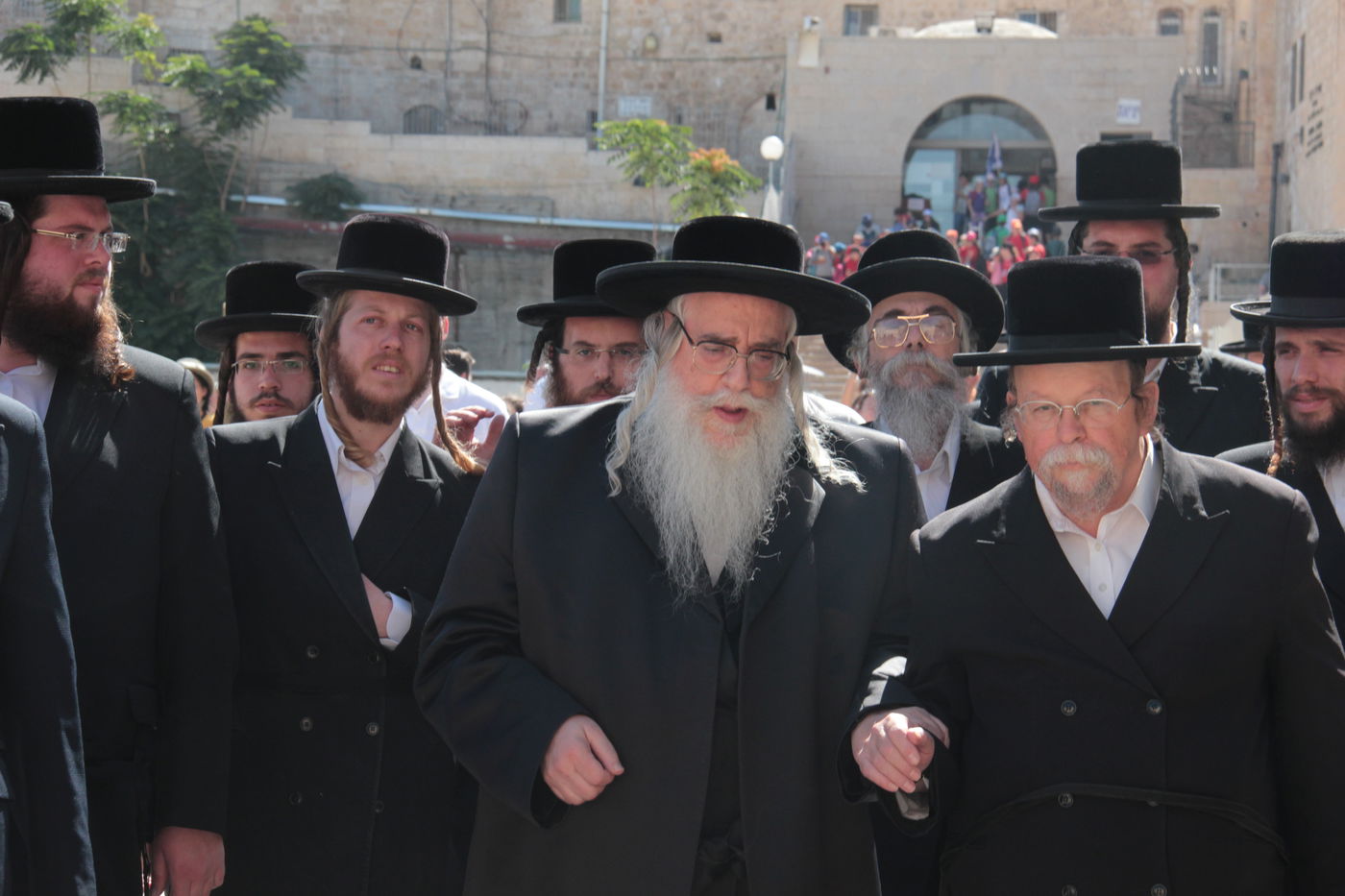 הרבי מצאנז ביקר בכותל המערבי: "מתפלל כל הזמן על החטופים"