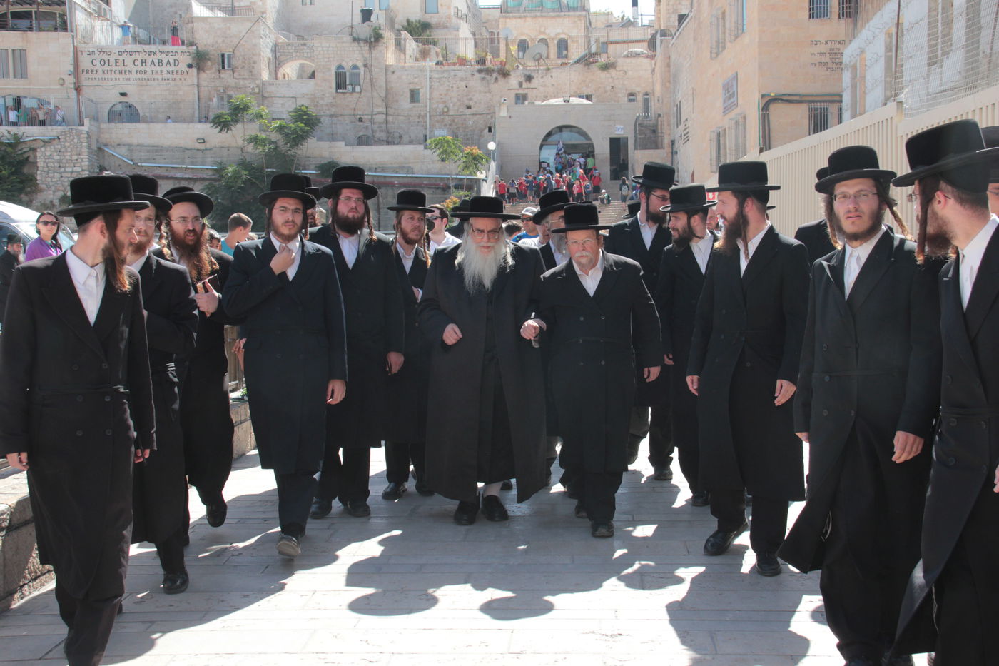 הרבי מצאנז ביקר בכותל המערבי: "מתפלל כל הזמן על החטופים"