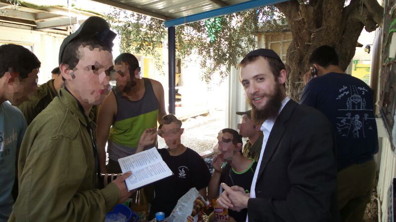"מבצע תפילין" לחיילים הלוחמים • תמונות