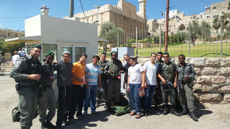 "מבצע תפילין" לחיילים הלוחמים • תמונות