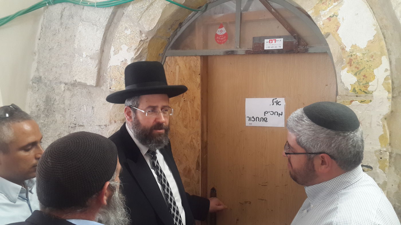 ליד חדרו של אייל בישיבת "שבי חברון"